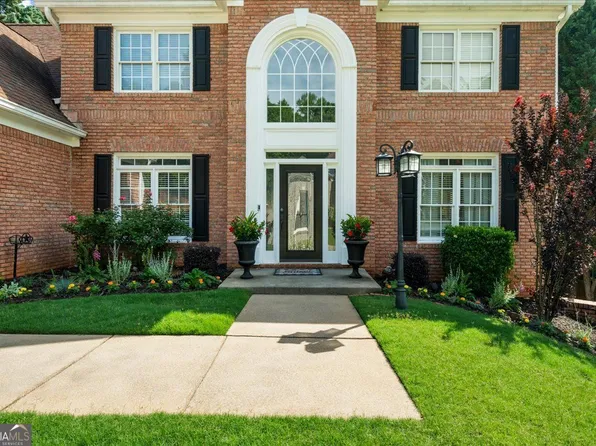 2638 Waters Edge Dr, Gainesville, GA 30504