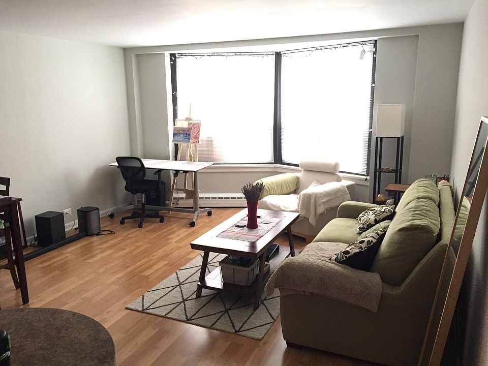 1st image of 445 W Wellington Ave #7