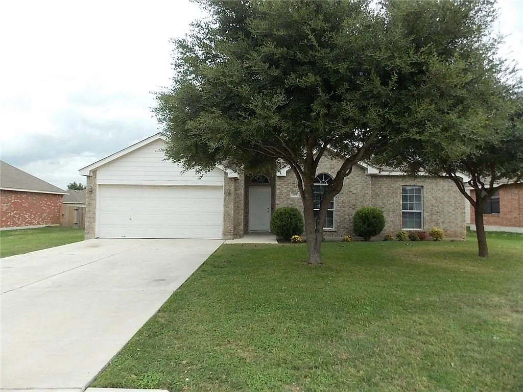 4 bed, 2.0 bath, 2136 sqft, $2,000 — Photo 2