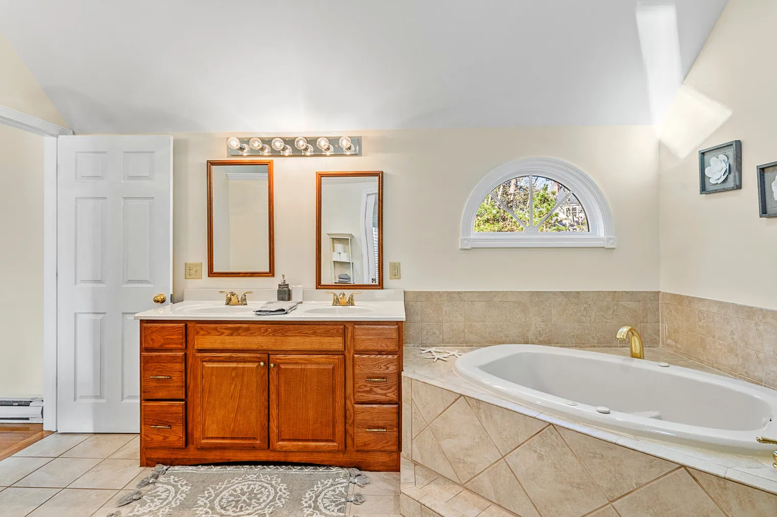 4 bed, 3.0 bath, 2281 sqft, $10,353 — Photo 2