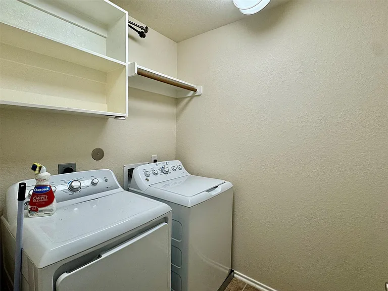 6407 Densberry Ln — Photo 16