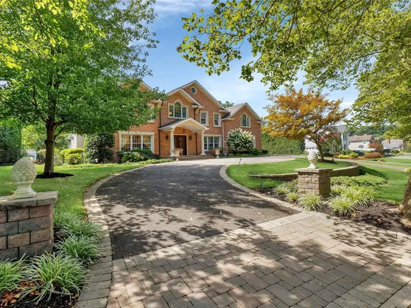 6 Tiana Place, Dix Hills, NY 11746