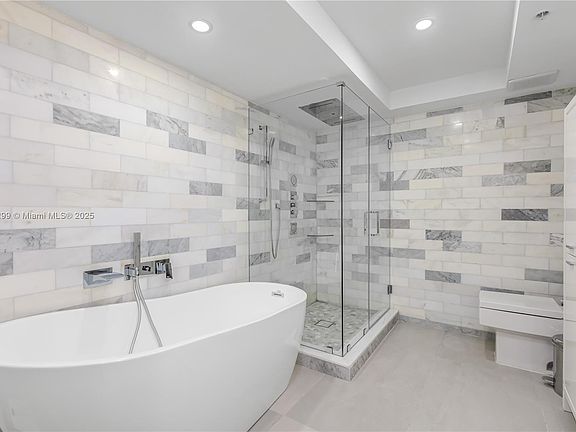 2nd image of 1800 Sunset Harbour Dr #1910