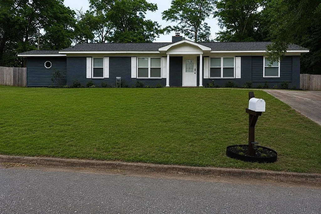 4 bed, 2.0 bath, 1591 sqft, $1,500 — Photo 3