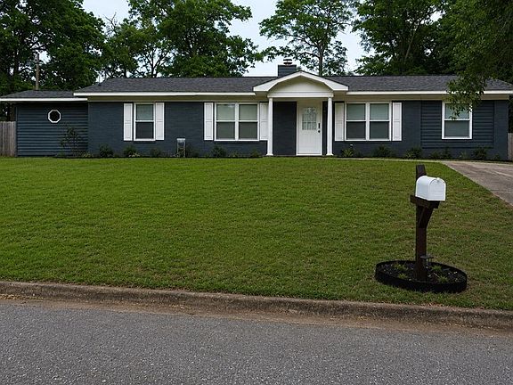 3rd image of 46 Dogwood St