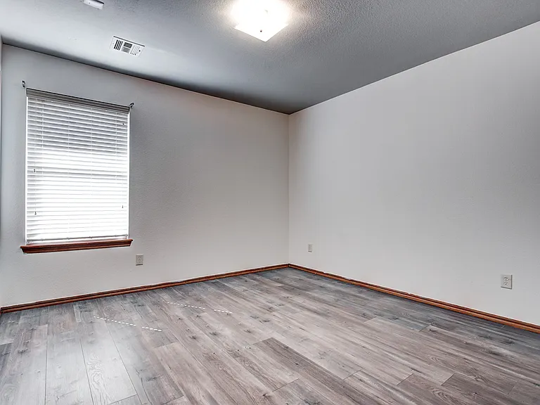 517 Lone Oak Dr — Photo 16