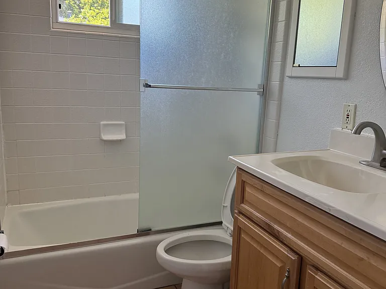 1066 Heatherstone Ave — Photo 6