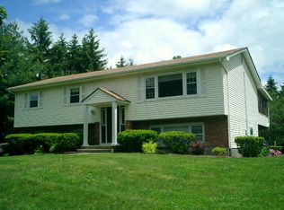 32 Pennington Way, Spring Valley, NY 10977