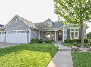 6734 Spring Creek Dr, Bettendorf, IA 52722