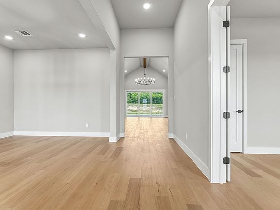 4th image of 3016 Congress Ln