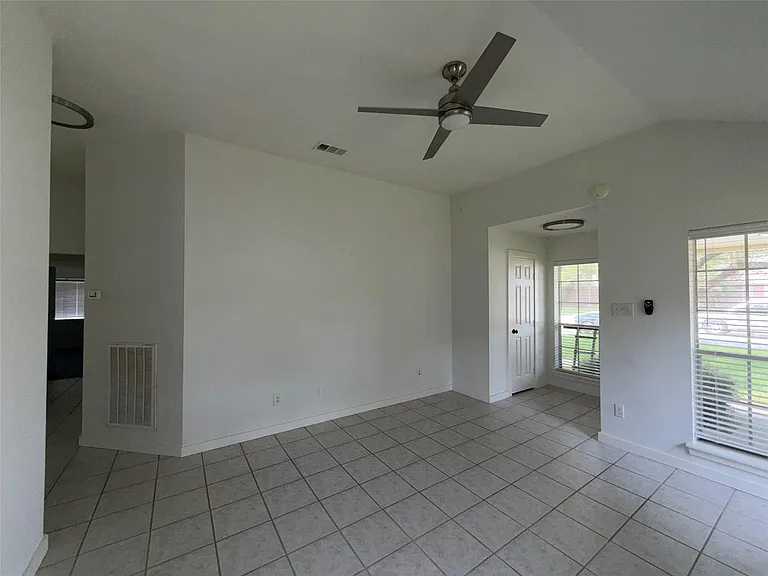 2238 Pine Cone Dr — Photo 5
