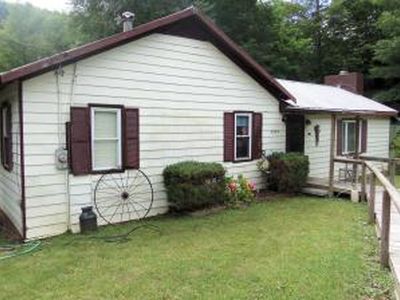 5904 Midland Trl W, Charmco, WV, 25958