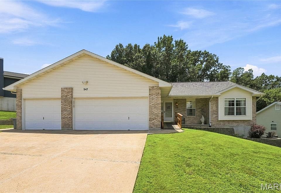 1st image of 947 Falcon Dr
