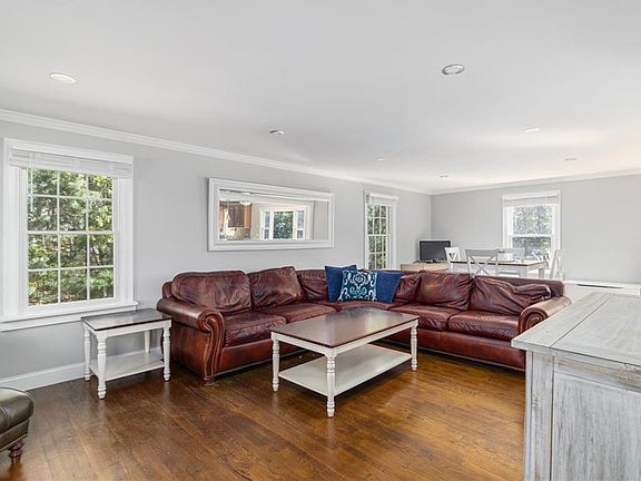 3rd image of 125 Crystal Dr