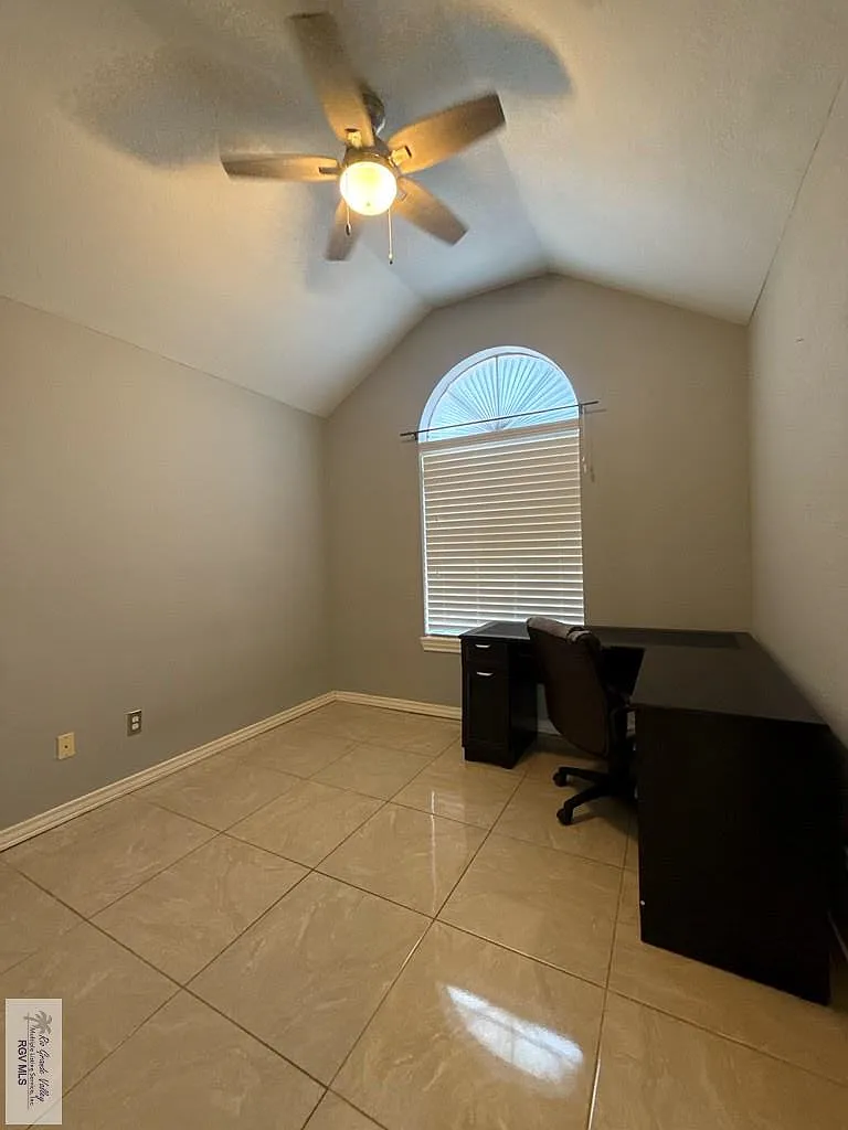 4 bed, 2.0 bath, 1425 sqft, $1,800 — Photo 4