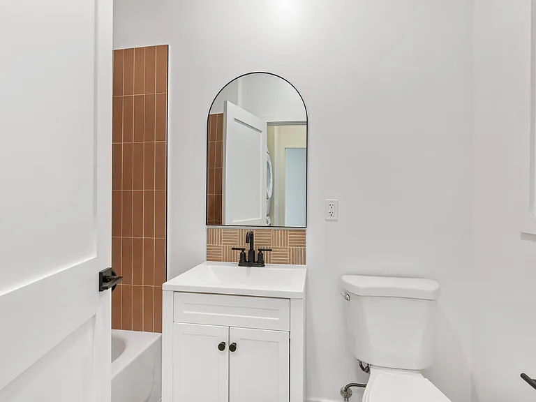 1221 E 1st St #12 — Photo 7