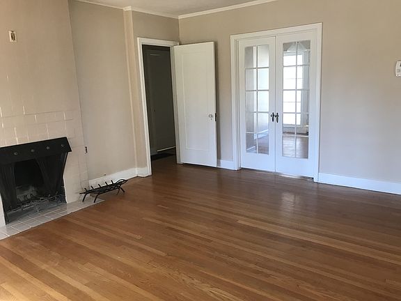 2nd image of 3573 Larchwood Pl