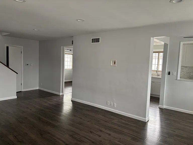6509 W 86th Pl — Photo 2