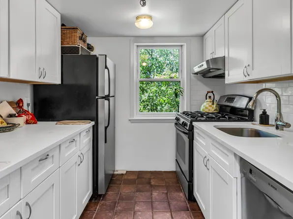 459 West 24th Street image 26 of 27