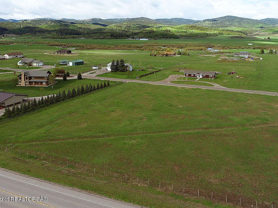 2nd image of 22 Lupine Dr