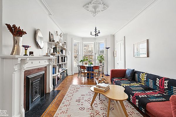 1st image of 912 President St #3