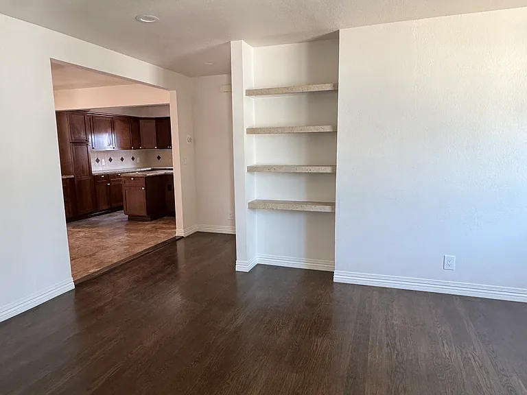 5766 Newcastle Ave — Photo 9