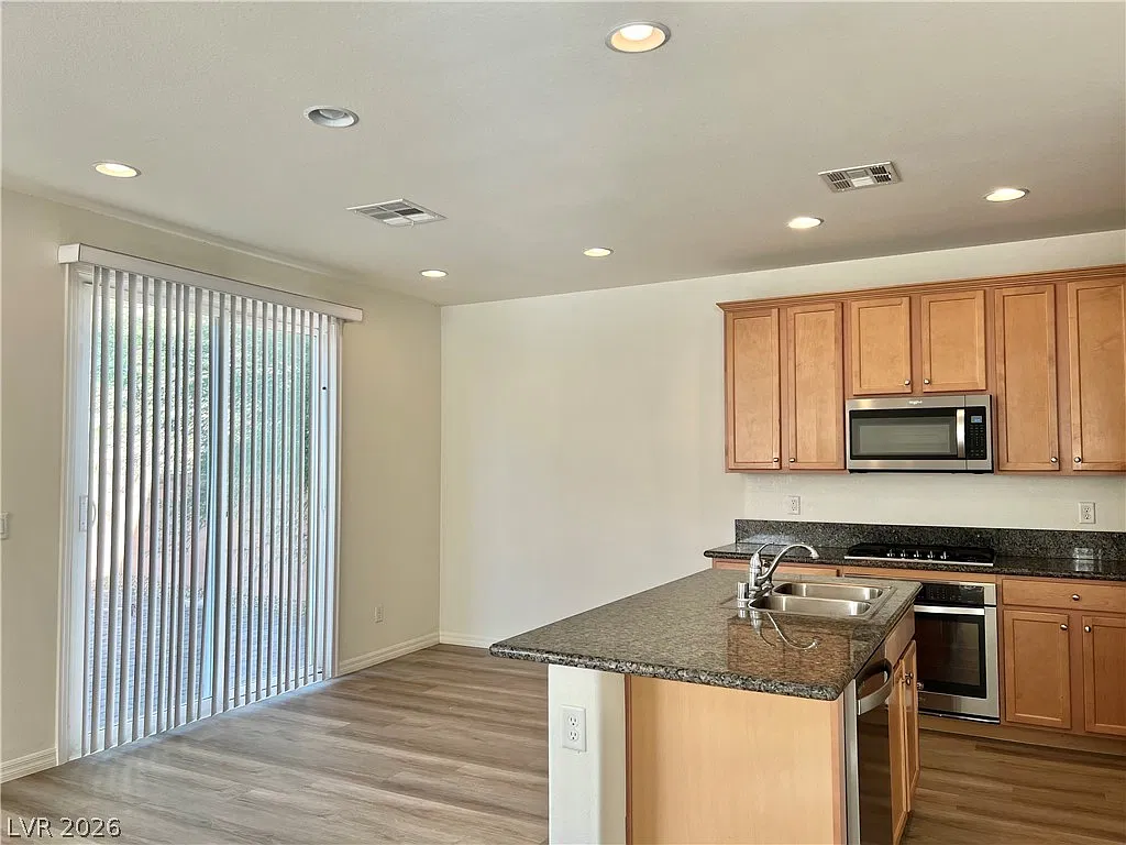 3 bed, 2.5 bath, 1622 sqft, $2,050 — Photo 2