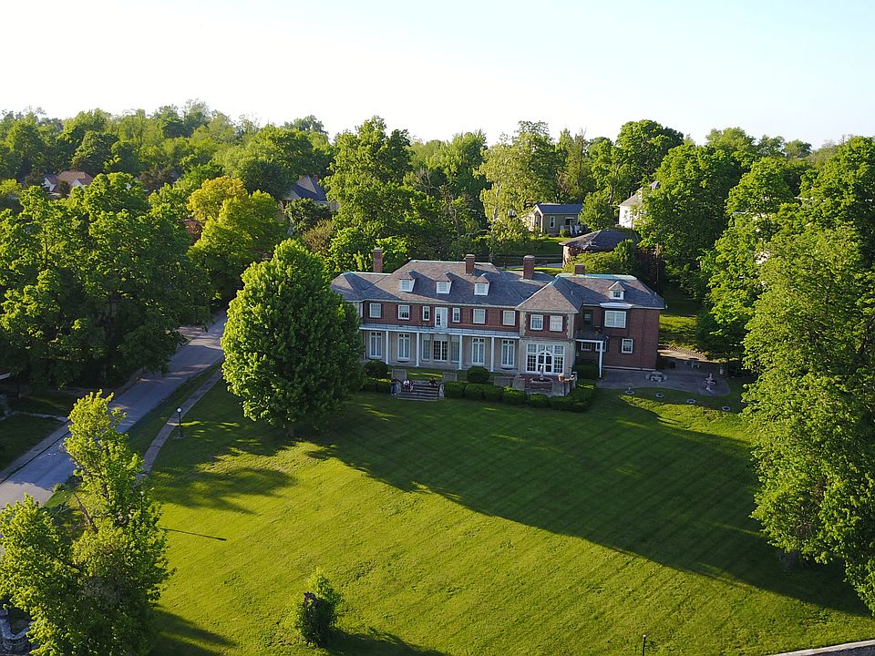 2nd image of 8 Stillwell Pl