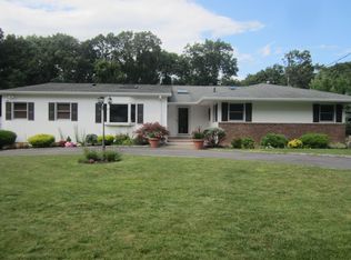 40 Harvard Dr, Woodbury, NY 11797