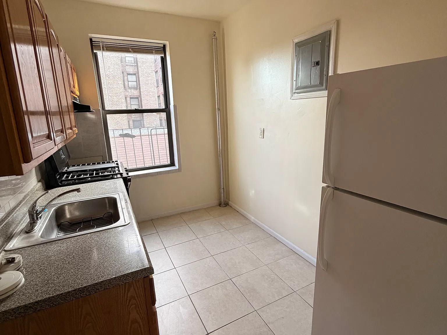 Buhre Ave, Bronx — Photo 4