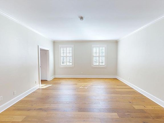 3rd image of 111 Place Levert #111
