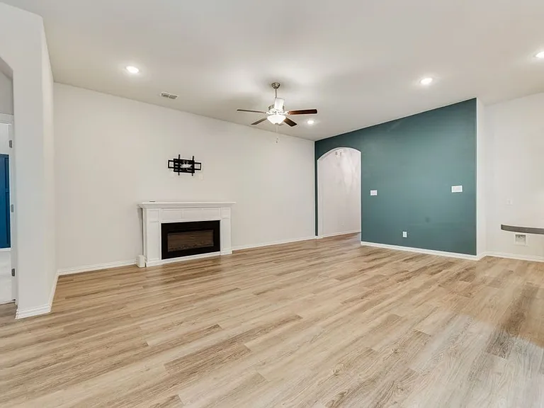2819 Willow Ln — Photo 10