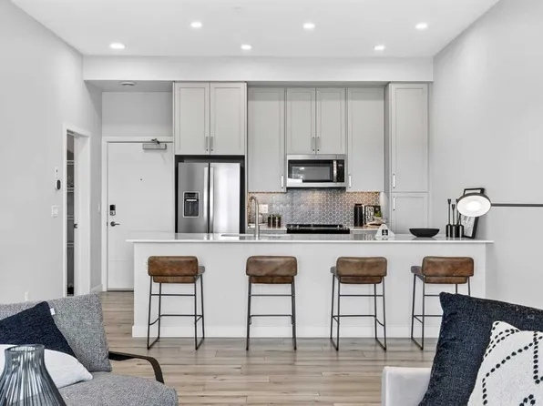 255 E Les Jardins Park SE #410, Calgary, AB T2C 5W9