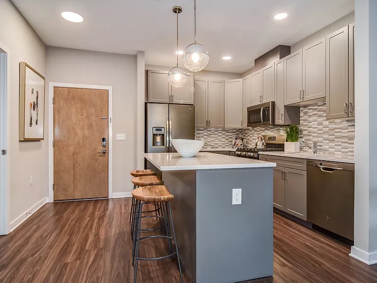 975 Bonnel Ct — Photo 8
