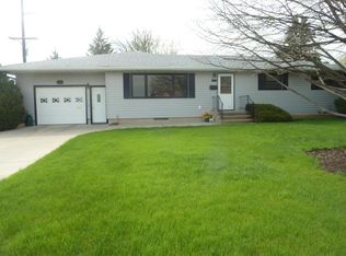 208 15th Ave SE, Jamestown, ND 58401