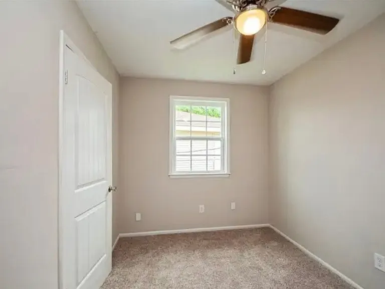 1105 Warren Dr — Photo 10