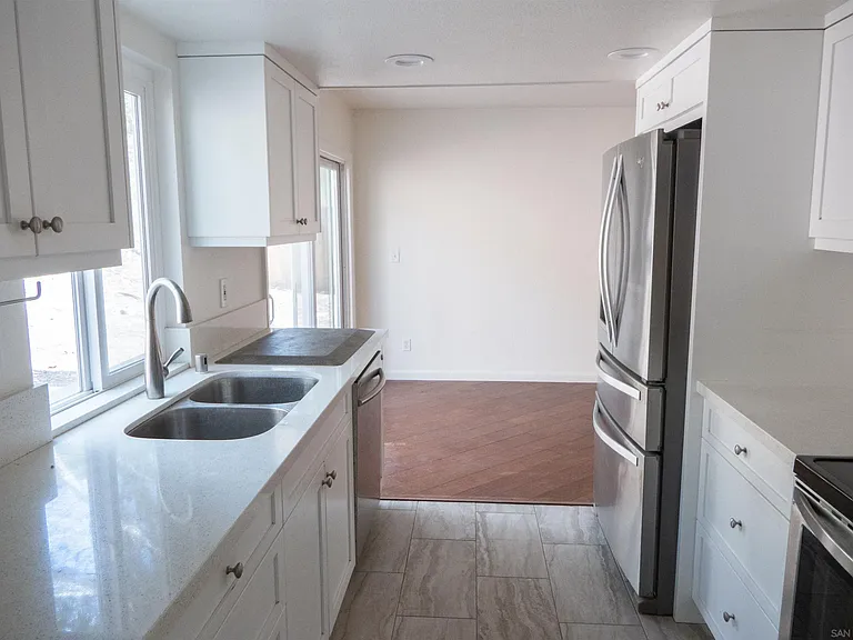 4258 Robbins St — Photo 5