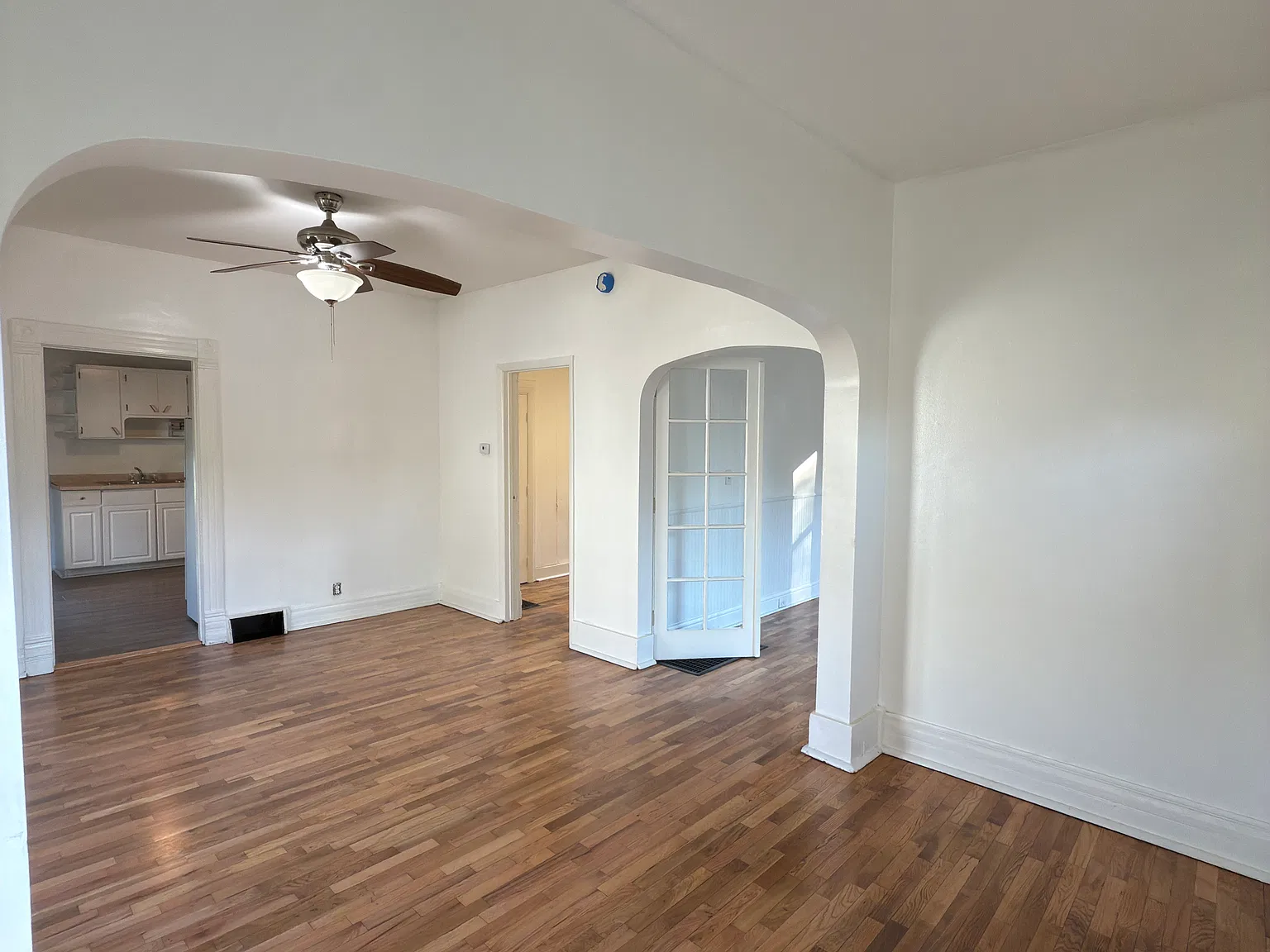 2 bed, 1000 sqft, $1,250 — Photo 2