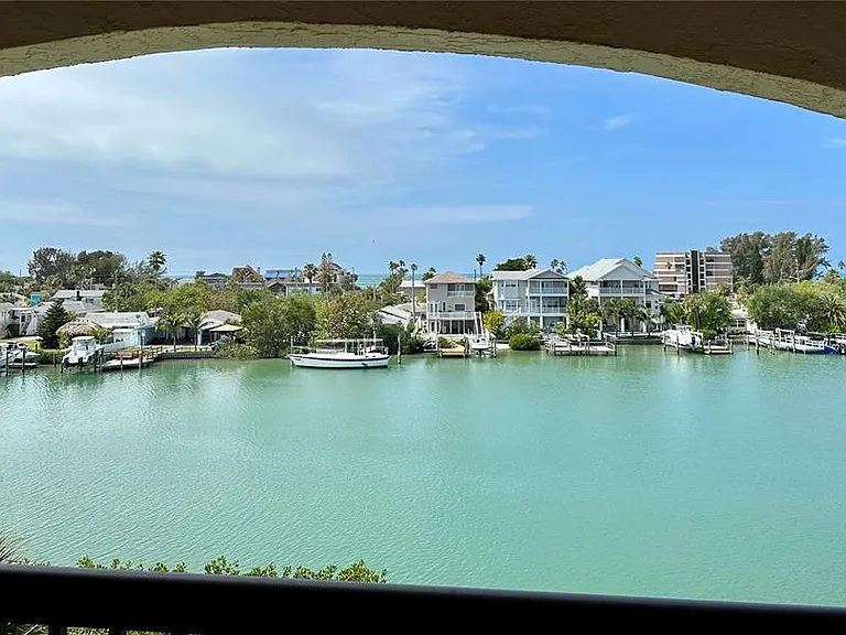 12500 Capri Cir N #401 — Photo 40