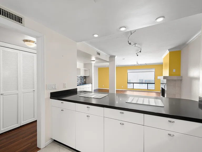 370 Rosecrans St #203 — Photo 7