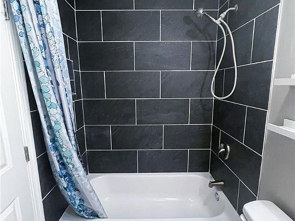 5th image of 1409 NE 17th Pl