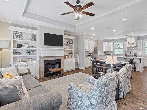 3rd image of 4039 Genessee St