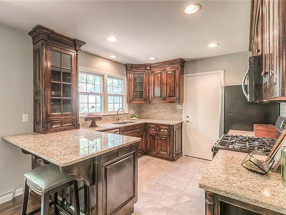 4th image of 7938 Norwood Dr