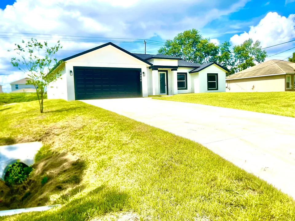 1260 Larkspur St SE