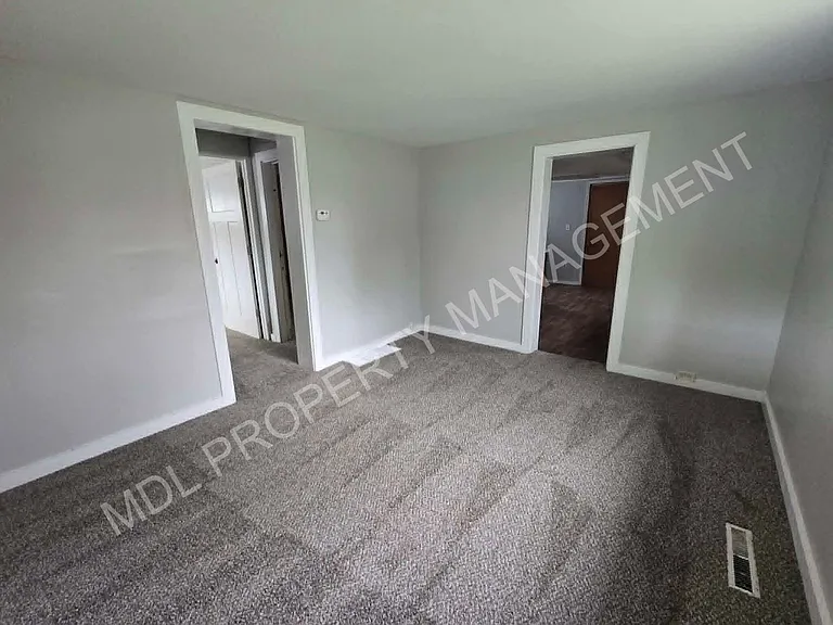 1402 Cass St — Photo 5
