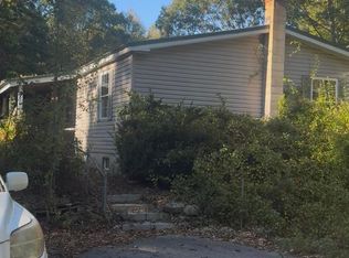 17 Trundlebed Ln, Kensington, NH 03833