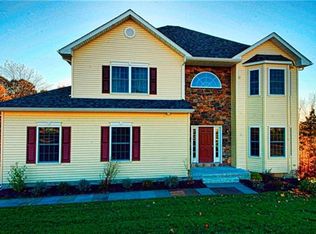 13 Panorama Dr, New Windsor, NY 12553