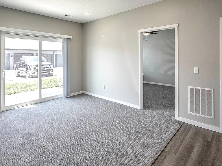 Cross Creek Apartments — Photo 10
