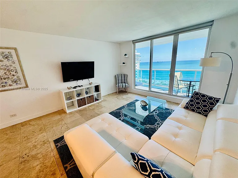 2301 Collins Ave #1525 — Photo 32