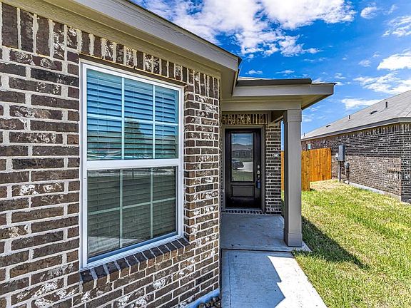 4th image of 405 Texas Olive Dr